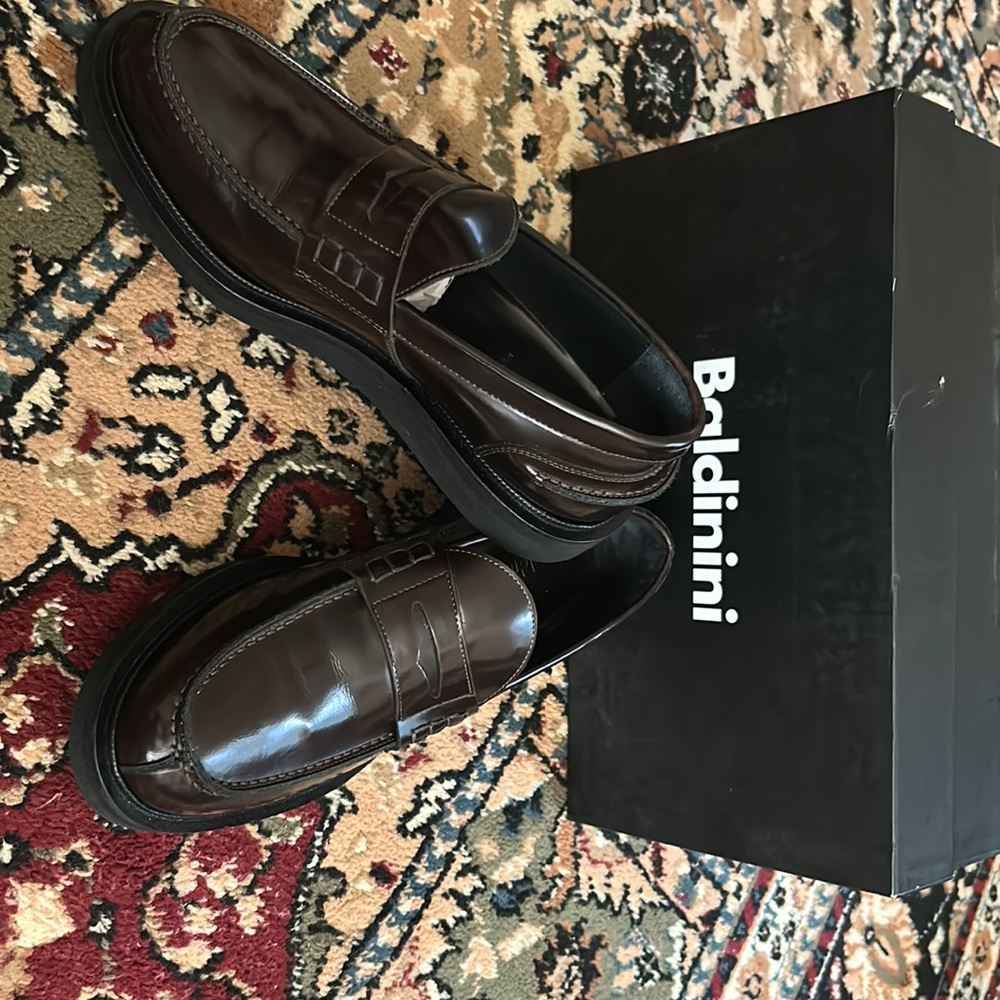 Soft letter dark brown Italian brand. Baldinini